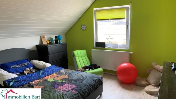 5 MIN. VON L-WORMELDANGE: GEPFLEGTES WOHNHAUS IN TOLLER LAGE !