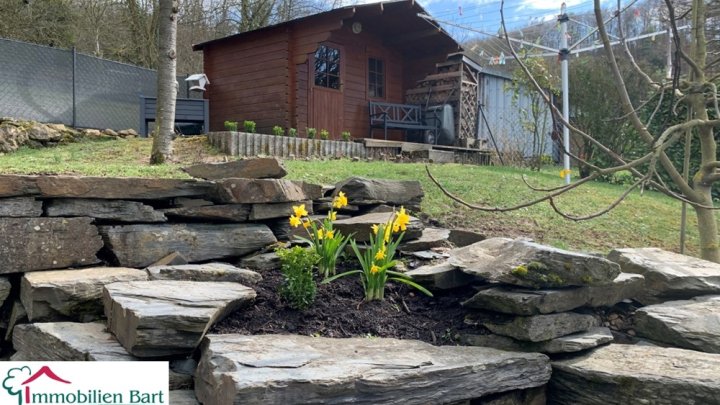 5 MIN. VON L-WORMELDANGE: GEPFLEGTES WOHNHAUS IN TOLLER LAGE !