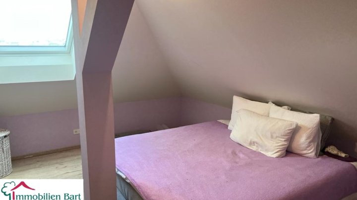 5 MIN. VON L-WORMELDANGE: WOHNHAUS / 3 WOHNUNGEN / GARTEN + GARAGEN