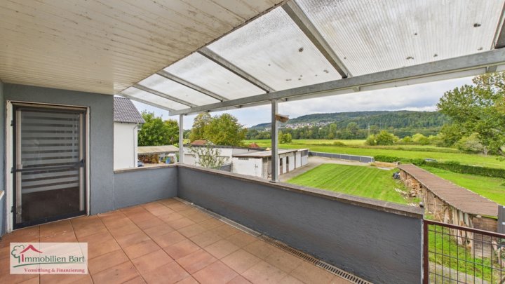 REHLINGEN:

WOHNHAUS ( 267 M² WOHNFLÄCHE ) MIT GARTEN + GARAGE