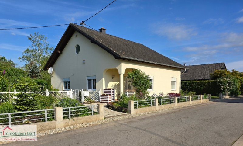 5 MIN. BIS REMICH/SCHENGEN: WOHNHAUS MIT TOLLEM MOSELBLICK