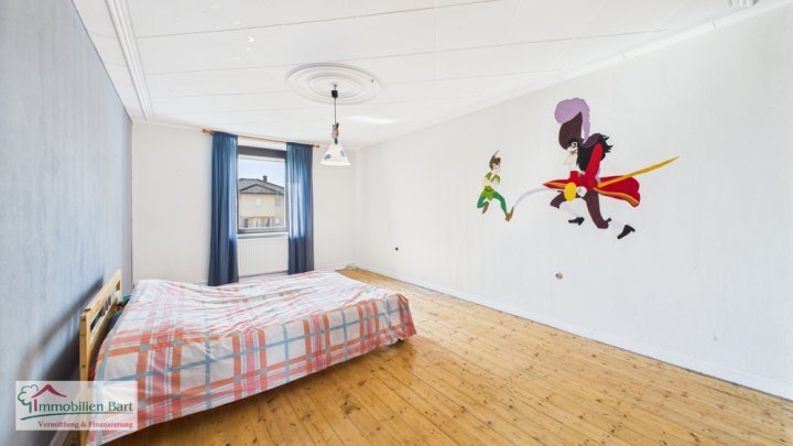 GEPFLEGTES EINFAMILIENHAUS MIT GARTEN,SCHEUNE UND VIEL PLATZ IN RUHIGER LAGE