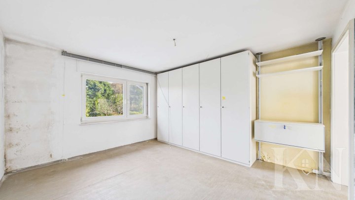 Vielseitiges Zweifamilienhaus mit großem Potenzial in zentraler Lage von Püttlingen!