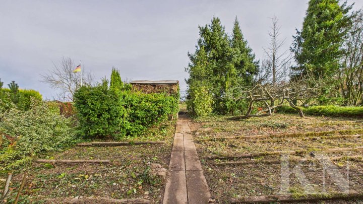 Vielseitiges Zweifamilienhaus mit großem Potenzial in zentraler Lage von Püttlingen!