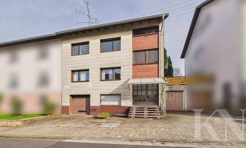 Vielseitiges Zweifamilienhaus mit großem Potenzial in zentraler Lage von Püttlingen!