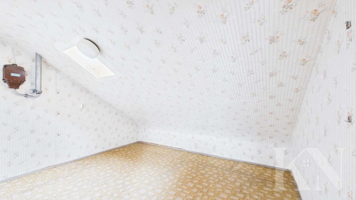 Vielseitiges Zweifamilienhaus mit großem Potenzial in zentraler Lage von Püttlingen!