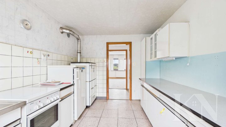 Vielseitiges Zweifamilienhaus mit großem Potenzial in zentraler Lage von Püttlingen!