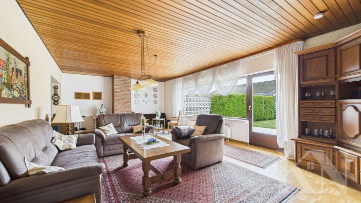 Großzügiges Einfamilienhaus mit Terrasse, Garten und Wohnen auf einer Ebene in Saarlouis-Steinrausch