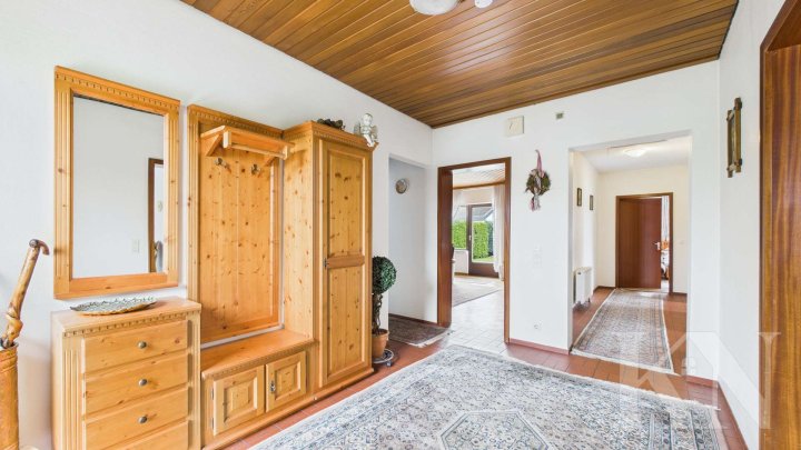 Großzügiges Einfamilienhaus mit Terrasse, Garten und Wohnen auf einer Ebene in Saarlouis-Steinrausch