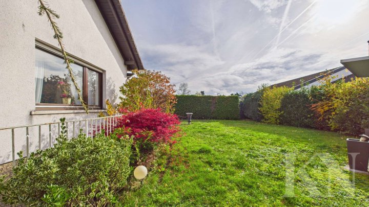 Großzügiges Einfamilienhaus mit Terrasse, Garten und Wohnen auf einer Ebene in Saarlouis-Steinrausch
