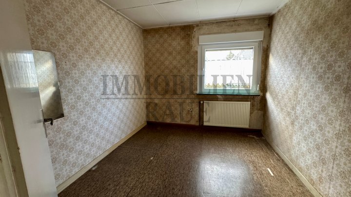 FREISTEHENDES 1-2 FAMILIENHAUS MIT GARTEN UND GARAGE IN BILDSTOCK - SOFORT FREI