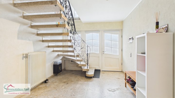 MERZIG-STADTNÄHE: EINFAMILIENHAUS MIT GROSSEM GRUNDSRÜCK