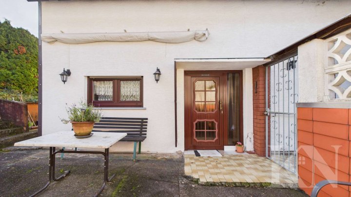 Zentral gelegenes Zuhause mit Potenzial – Doppelhaushälfte in Köllerbach