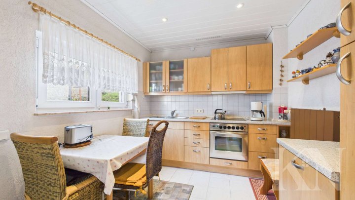 Zentral gelegenes Zuhause mit Potenzial – Doppelhaushälfte in Köllerbach