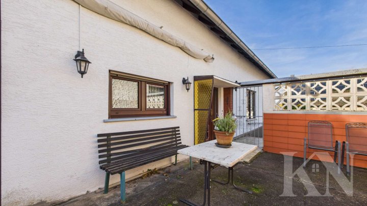 Zentral gelegenes Zuhause mit Potenzial – Doppelhaushälfte in Köllerbach