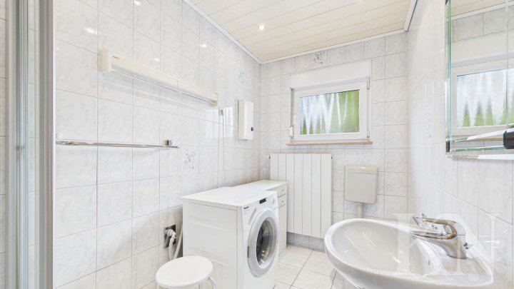 Zentral gelegenes Zuhause mit Potenzial – Doppelhaushälfte in Köllerbach