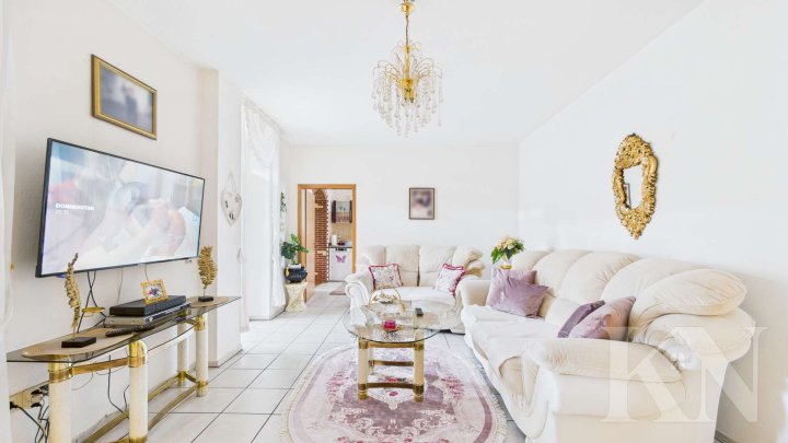 Wohnen mit Charme – helle Erdgeschosswohnung mit Terrasse und Altbau-Flair!