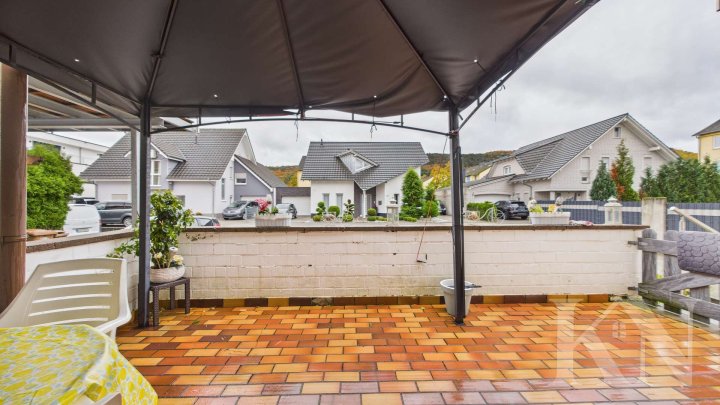 Wohnen mit Charme – helle Erdgeschosswohnung mit Terrasse und Altbau-Flair!