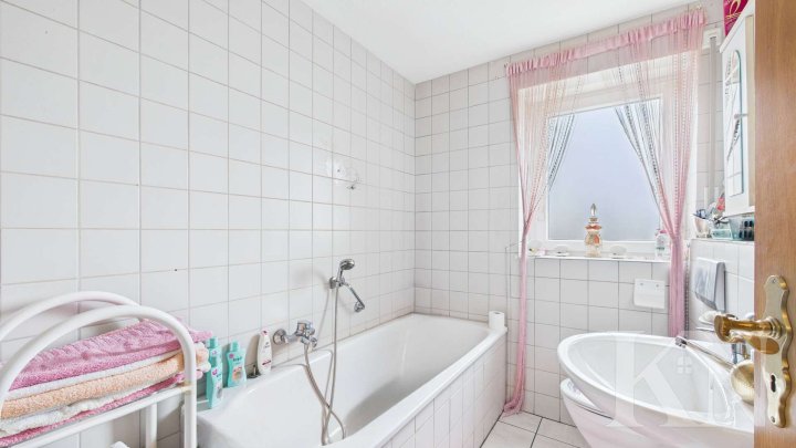 Wohnen mit Charme – helle Erdgeschosswohnung mit Terrasse und Altbau-Flair!