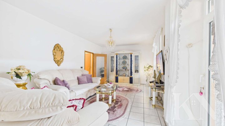 Wohnen mit Charme – helle Erdgeschosswohnung mit Terrasse und Altbau-Flair!