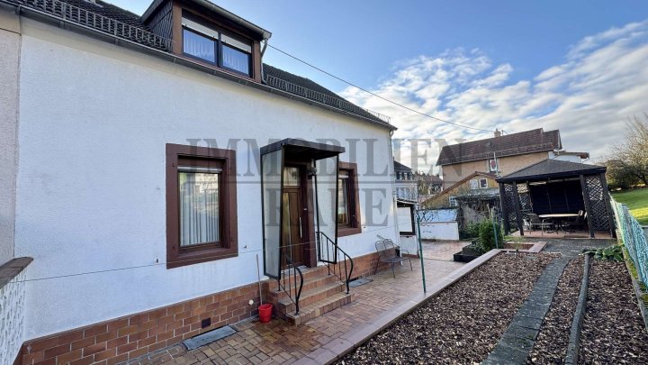 GROSSES 1 FAM.-HAUS MIT POTENZIAL IN RUHIGER LAGE VON SULZBACH MIT GARAGE, TERRASSE UND GARTEN