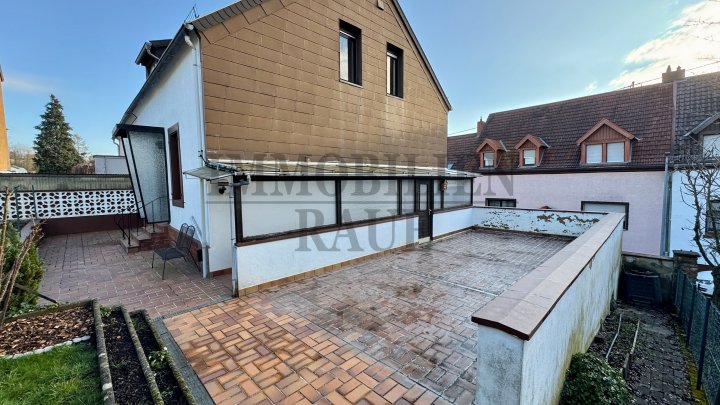 GROSSES 1 FAM.-HAUS MIT POTENZIAL IN RUHIGER LAGE VON SULZBACH MIT GARAGE, TERRASSE UND GARTEN