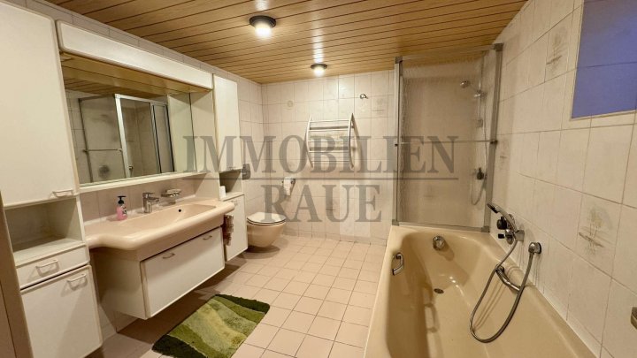 GROSSES 1 FAM.-HAUS MIT POTENZIAL IN RUHIGER LAGE VON SULZBACH MIT GARAGE, TERRASSE UND GARTEN