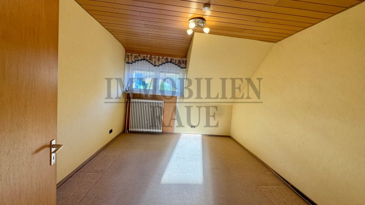 GROSSES 1 FAM.-HAUS MIT POTENZIAL IN RUHIGER LAGE VON SULZBACH MIT GARAGE, TERRASSE UND GARTEN