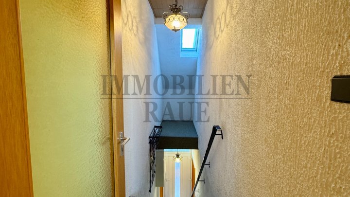 GROSSES 1 FAM.-HAUS MIT POTENZIAL IN RUHIGER LAGE VON SULZBACH MIT GARAGE, TERRASSE UND GARTEN