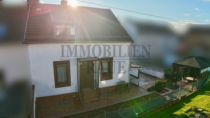 GROSSES 1 FAM.-HAUS MIT POTENZIAL IN RUHIGER LAGE VON SULZBACH MIT GARAGE, TERRASSE UND GARTEN