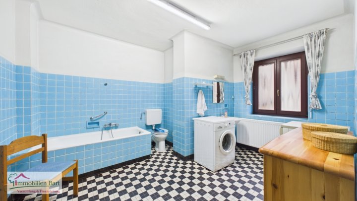 GEPFLEGTES WOHNHAUS MIT POTENZIAL!