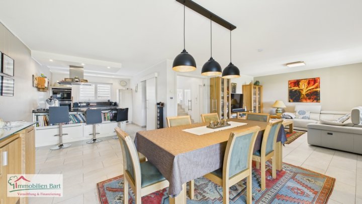 NENNIG: NEUWERTIGES, MASSIVES WOHNHAUS IN TOP LAGE AN DER GRENZE LUXEMBURG!