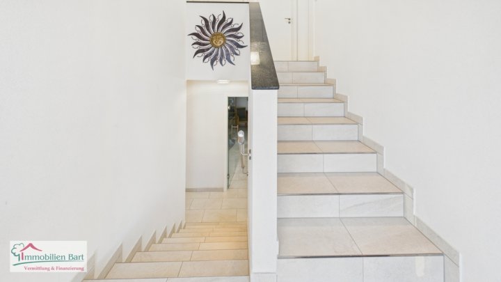 NENNIG: NEUWERTIGES, MASSIVES WOHNHAUS IN TOP LAGE AN DER GRENZE LUXEMBURG!