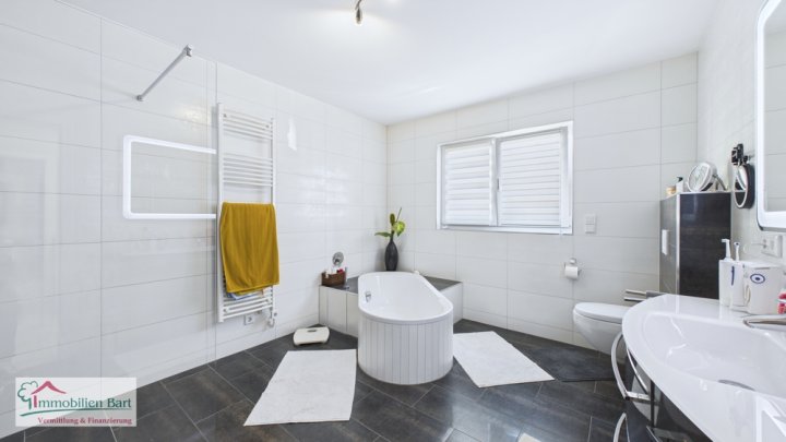 NENNIG: NEUWERTIGES, MASSIVES WOHNHAUS IN TOP LAGE AN DER GRENZE LUXEMBURG!