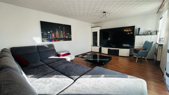 Zwei Wohnungen, ein Zuhause – Ihr Familiendomizil mit Weitblick in Püttlingen