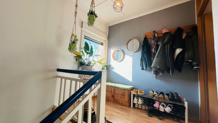 Zwei Wohnungen, ein Zuhause – Ihr Familiendomizil mit Weitblick in Püttlingen