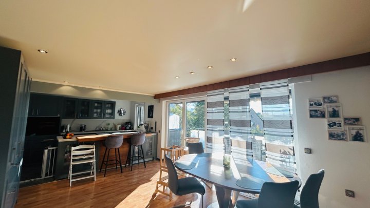 Zwei Wohnungen, ein Zuhause – Ihr Familiendomizil mit Weitblick in Püttlingen