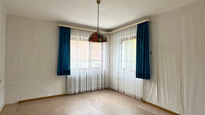 2-Familienhaus mit Bauplatz in guter Lage von Fechingen