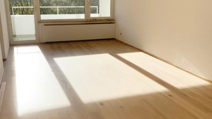 4 Zimmer, tolle Aussicht, gepflegtes Haus, nette Nachbarschaft, Balkon!