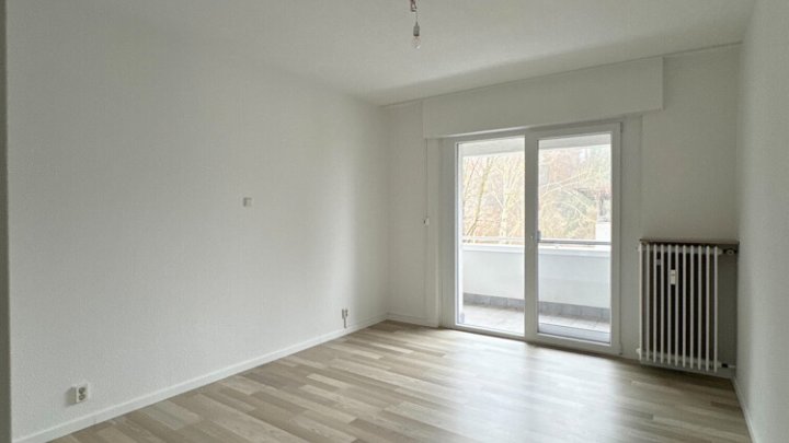 Gepflegte 3-ZKB-Wohnung im 1.OG mit Balkon + Loggia in ruhiger stadtnaher Lage