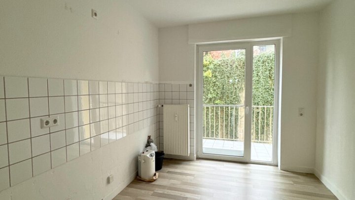 Gepflegte 3-ZKB-Wohnung im 1.OG mit Balkon + Loggia in ruhiger stadtnaher Lage