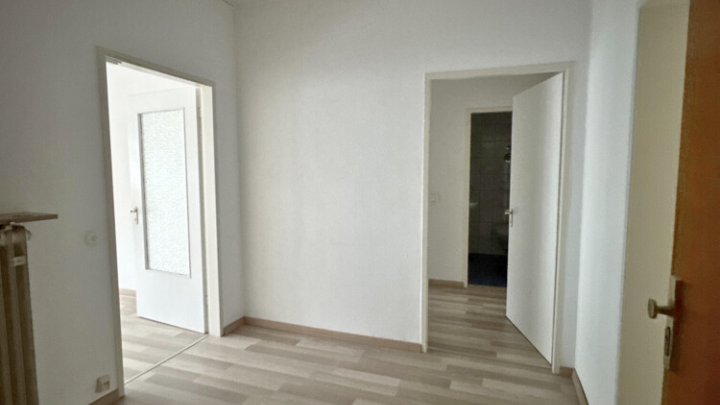 Gepflegte 3-ZKB-Wohnung im EG mit Loggia & Terrasse in ruhiger stadtnaher Lage