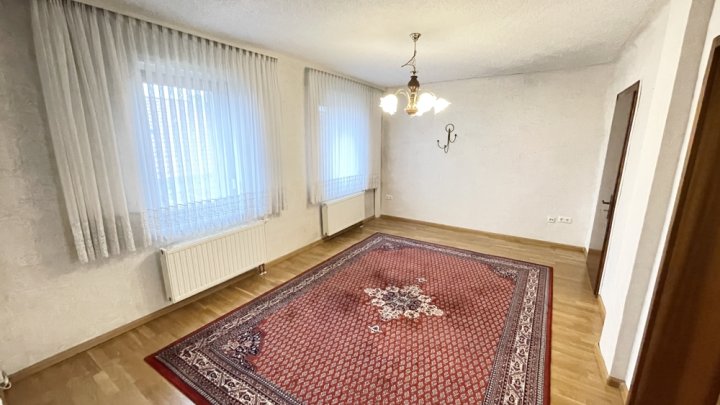 Familienfreundliches Einfamilienhaus mit Garten und Stellplatz