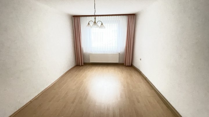 Familienfreundliches Einfamilienhaus mit Garten und Stellplatz