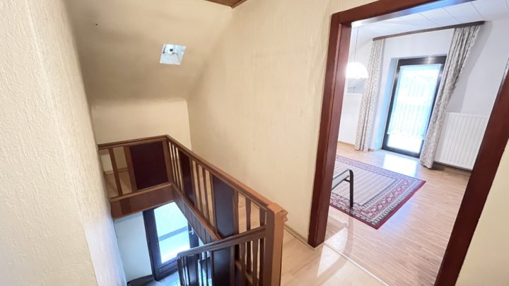 Familienfreundliches Einfamilienhaus mit Garten und Stellplatz