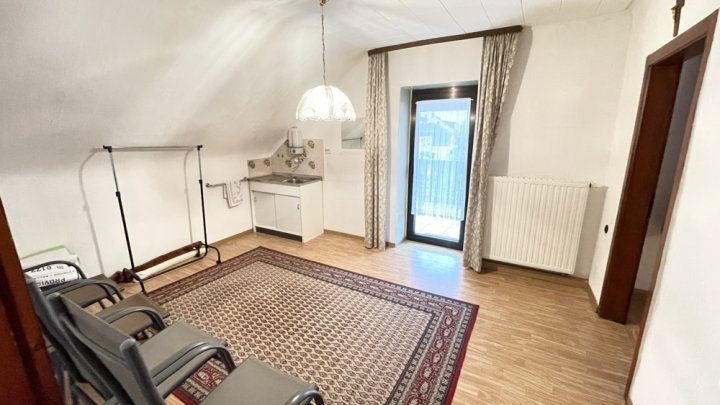 Familienfreundliches Einfamilienhaus mit Garten und Stellplatz