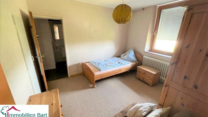 PERL: 3 WOHNUNGEN + 2 BAUGRUNDSTÜCKE (17 AR) GRENZE L-REMICH