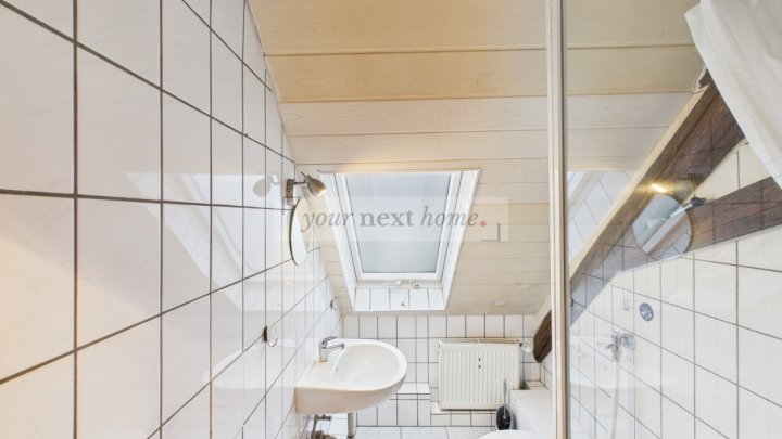 Wohnhaus mit 3 Wohnungen zu verkaufen. Der Preis ist heiß !!!