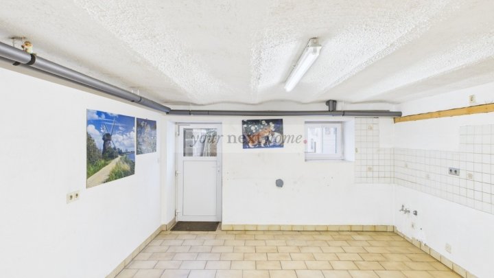 Wohnhaus mit 3 Wohnungen zu verkaufen. Der Preis ist heiß !!!