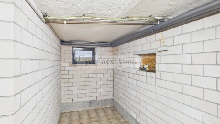 Wohnhaus mit 3 Wohnungen zu verkaufen. Der Preis ist heiß !!!